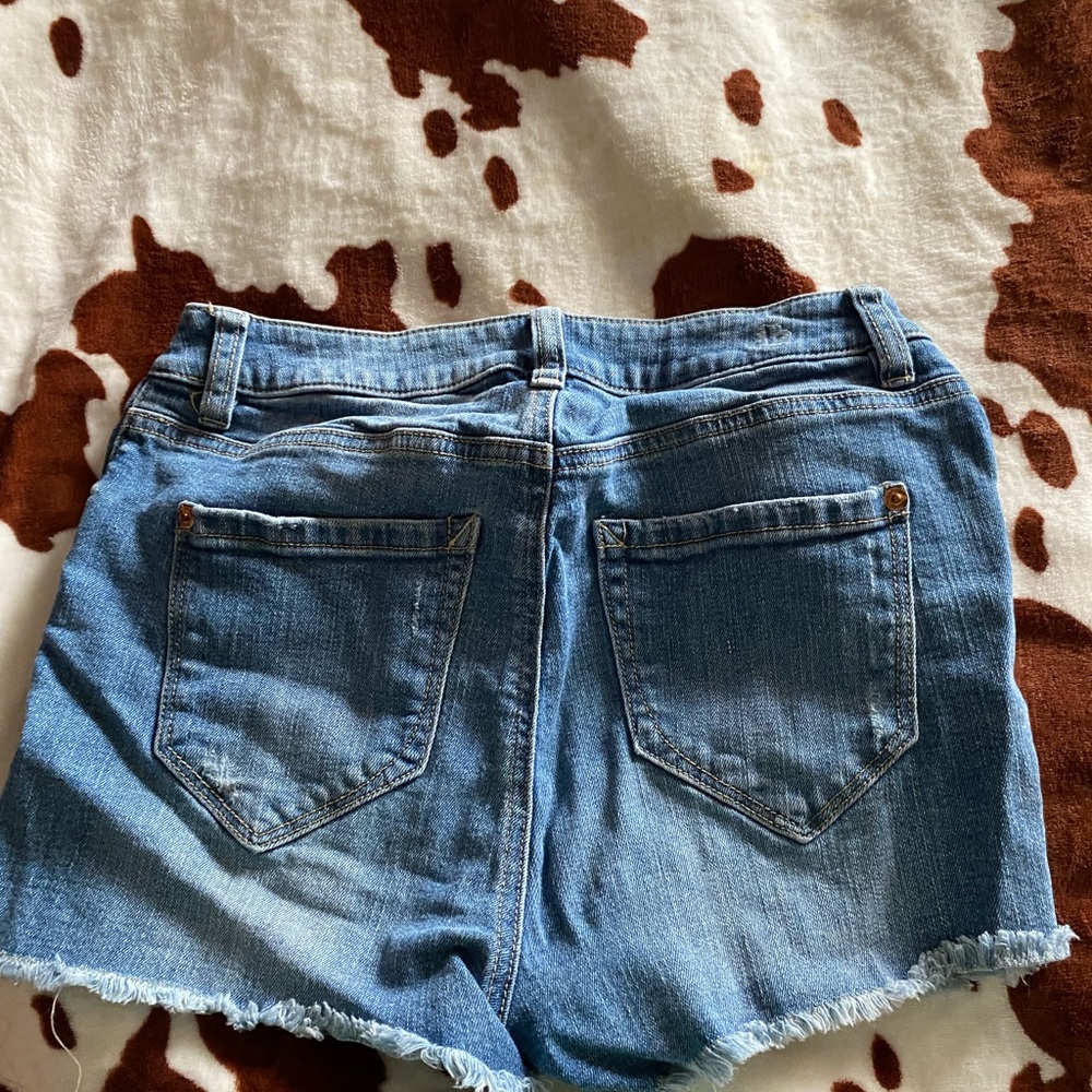 Shorts - Picture 2 of 3